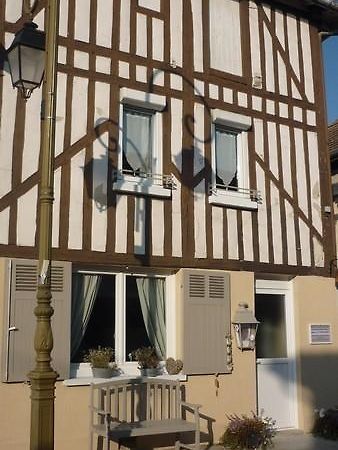 Вилла Meuble De Tourisme Le Gilliard Chavanges Номер фото
